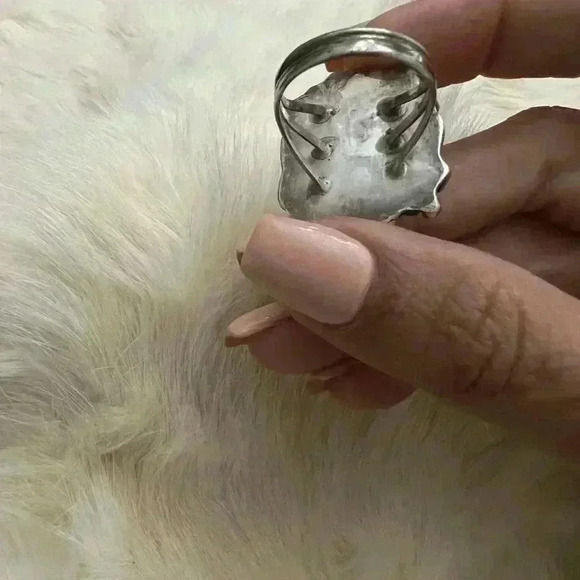 Vintage Turquoise Sterling Silver Ring - Picture 2 of 10